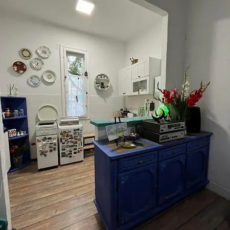 Apartment V